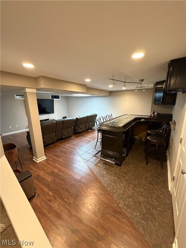 Building Photo - 4728 Wilshire Dr