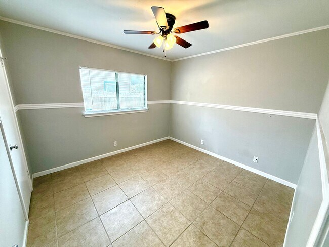 Building Photo - **APPLICATION RECEIVED** *MOVE IN SPECIAL* Beautiful 3 Bedroom Home with Granite Countertops & La...