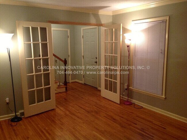 Building Photo - 4535 Dawnwood Dr