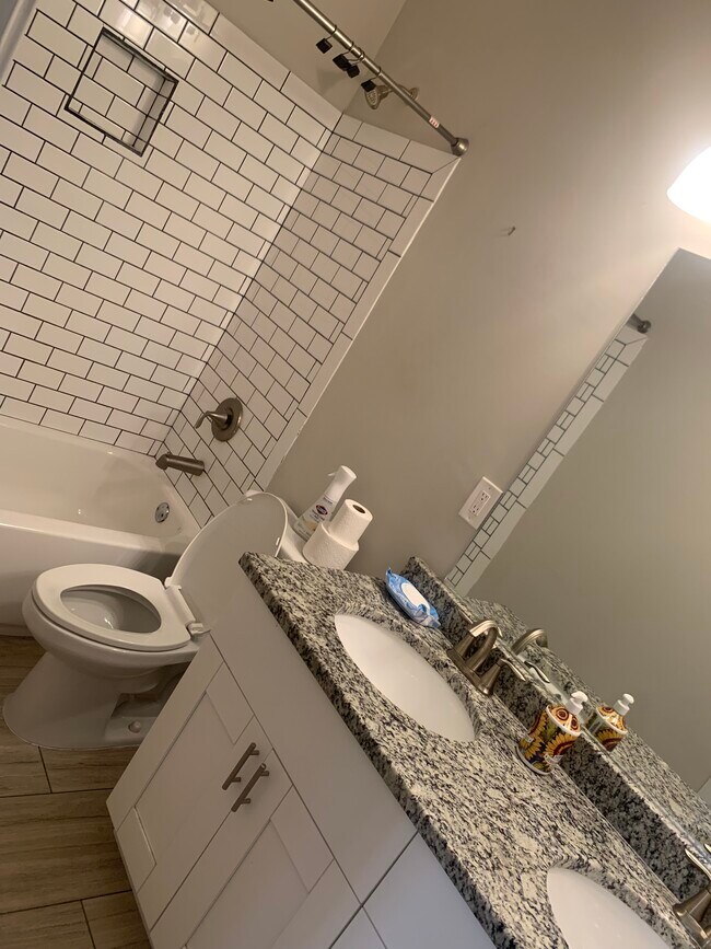 Building Photo - 774 Welch St SW