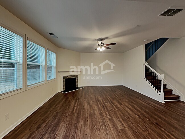 Building Photo - 85 Royalty Ln