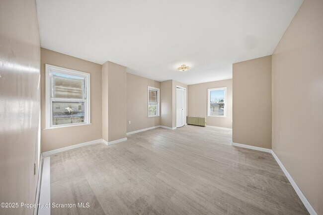 Building Photo - 612 Philo St