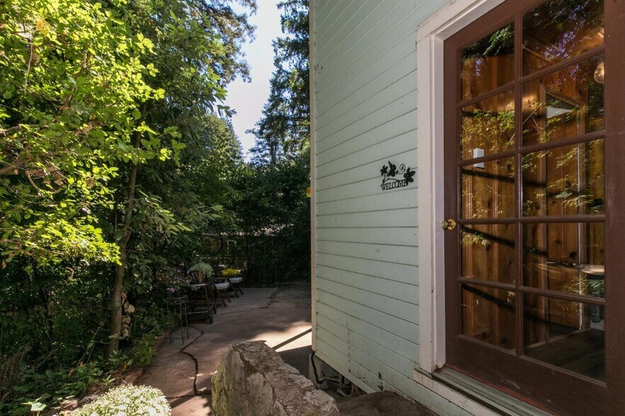 Building Photo - 214 Teilh Dr