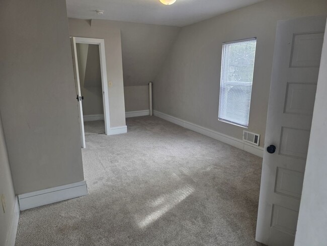 Building Photo - Recently Remodeled 2-Bedroom, 2-Bathroom Home – $1,100/Month - Accepting Section 8