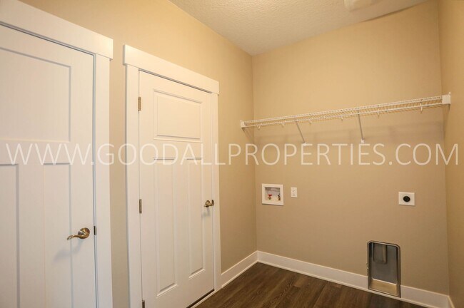 Building Photo - Spacious 4-Bedroom Ranch Near Schuler Elementary School