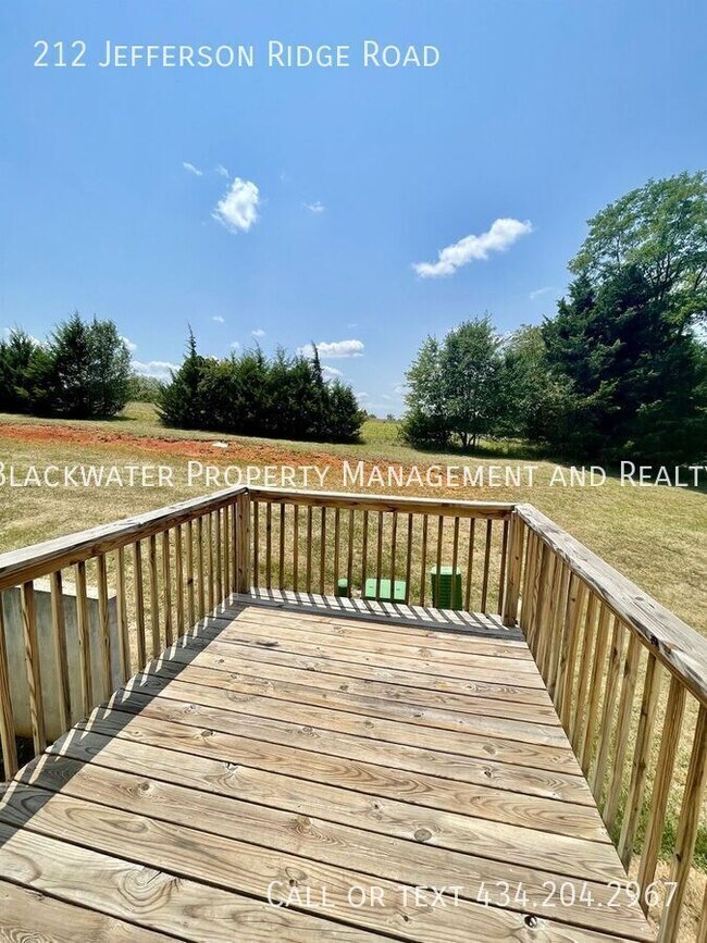 Building Photo - 212 Jefferson Ridge Rd