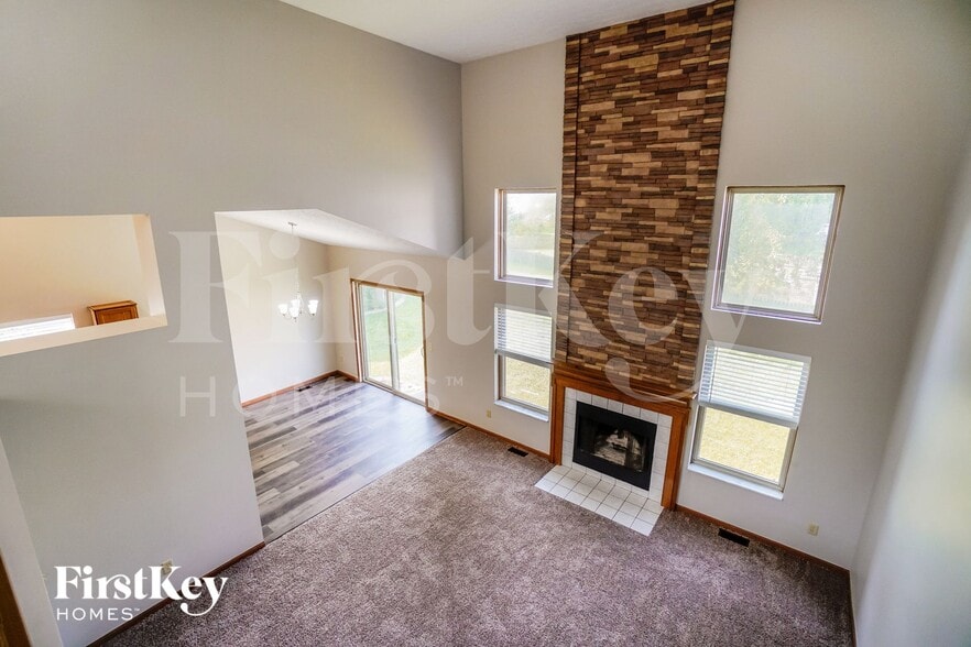 Building Photo - 1558 Royal Oak Dr