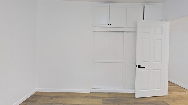 Building Photo - Move-in Special !