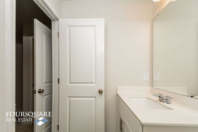 Building Photo - Modern 3-Story Townhome with First-Level B...
