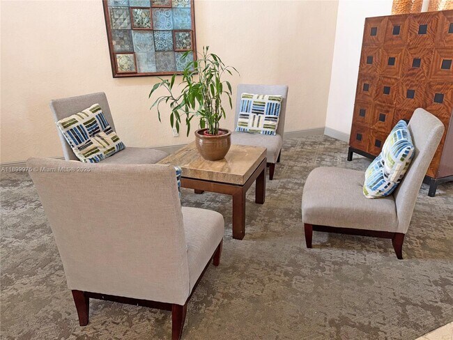 Building Photo - 400 Leslie Dr