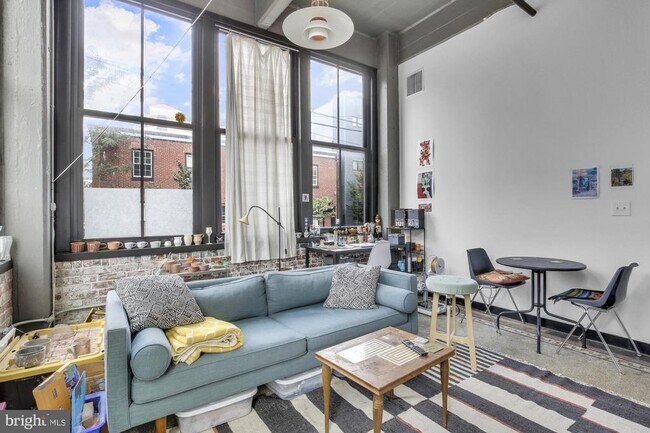 Primary Photo - 1701 Tulip St