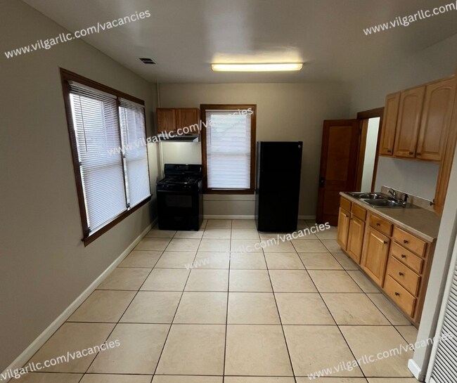 Building Photo - 461 Hayes St