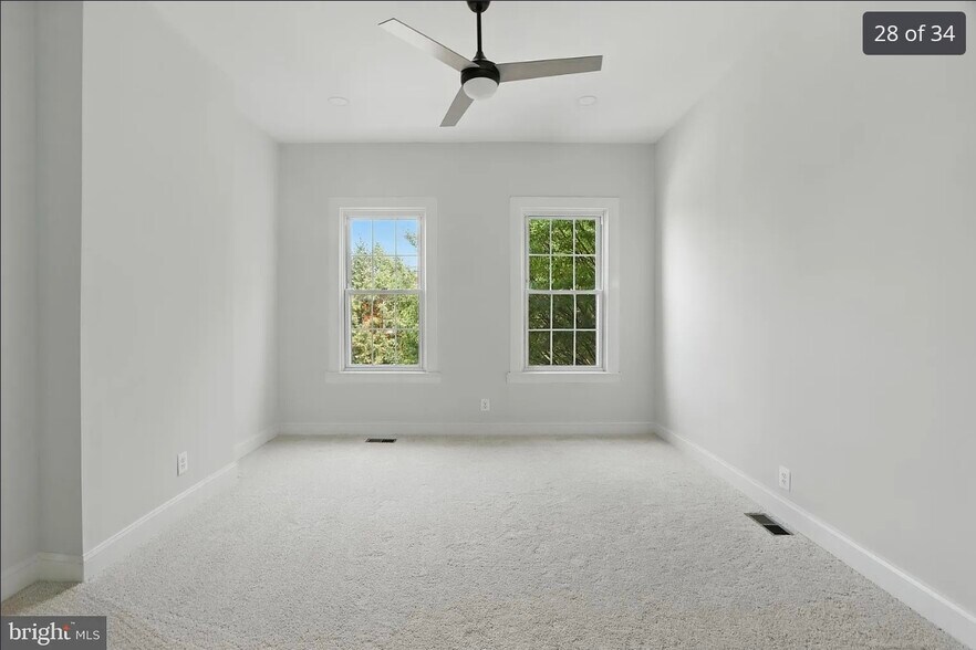 Building Photo - 118 S Conkling St