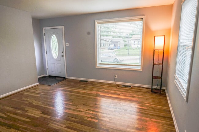 Building Photo - 12160 Bennington Pl