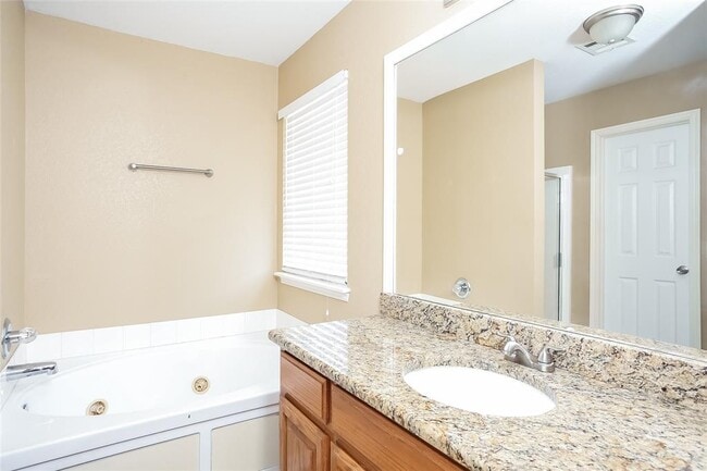 Building Photo - 10633 NW 34th Ter