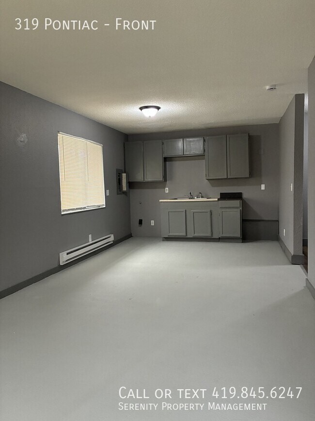 Building Photo - 319 Pontiac-Front