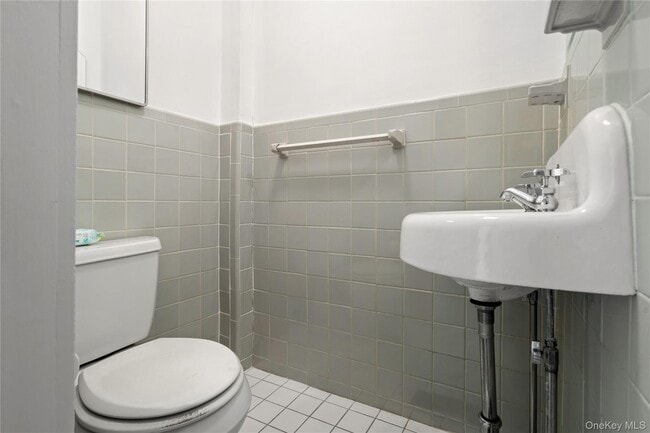 Building Photo - 127 NY-100