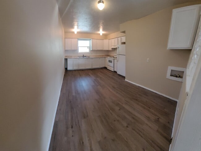 Building Photo - 2026 S Barcliff Ave