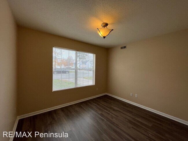 Building Photo - 3 br, 2.5 bath House - 719 Emerald Court