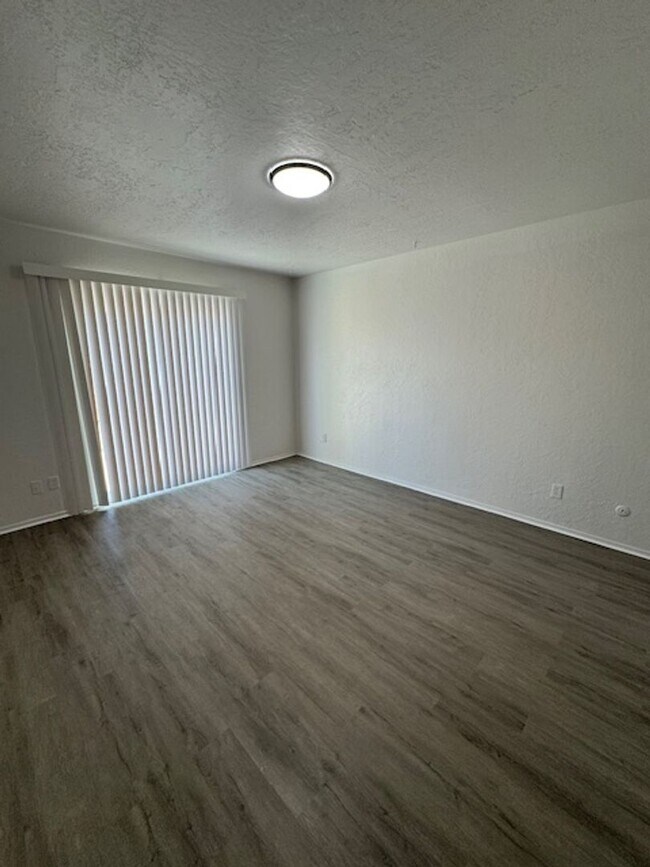 Building Photo - 1050 Meadowlark Ct SE