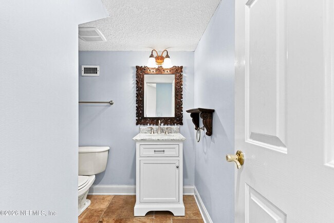 Building Photo - 38 Tallwood Rd