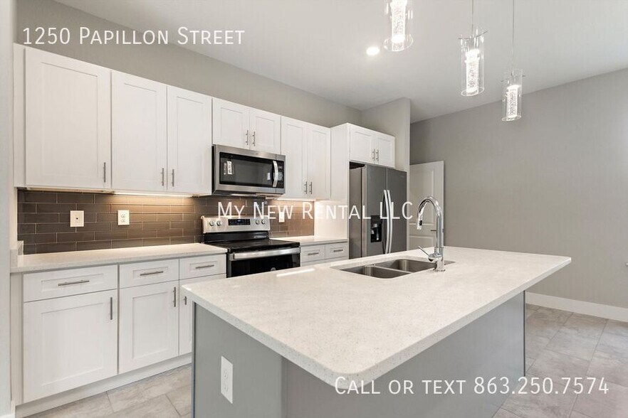 Building Photo - 1250 Papillon St