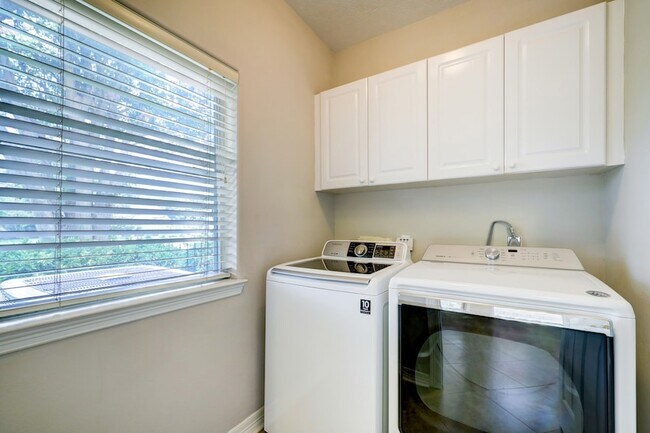 Building Photo - 16403 Knightrider Dr