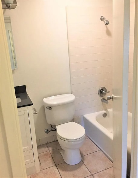Building Photo - 272 Tradewinds Ct