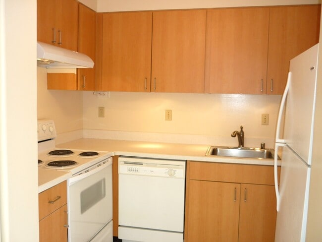 Building Photo - 430 Keoniana St