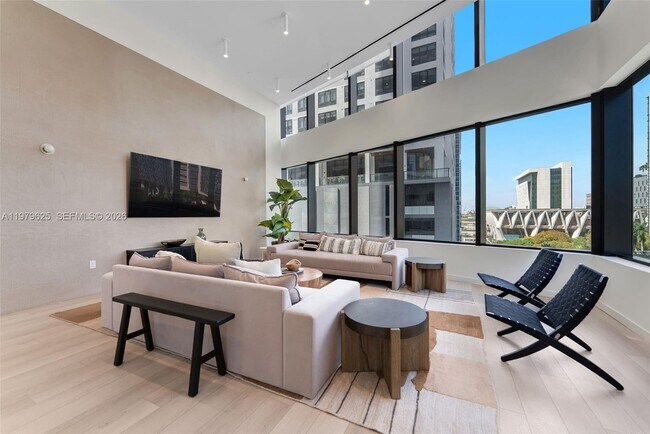 Building Photo - 225 N Miami Ave