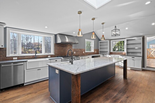 Building Photo - Beautiful 4 Bedroom 3.5 Bathroom Home On Quiet Tree-Lined Street In Millwood.