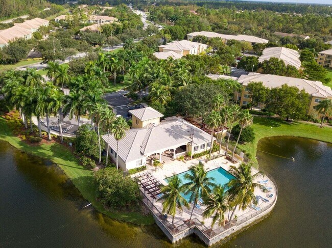 Building Photo - 1700 Crestwood Ct S