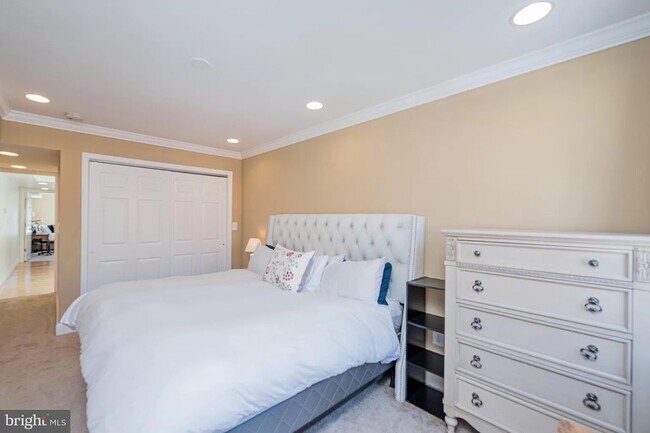 Main bedroom - 217 S Regester St