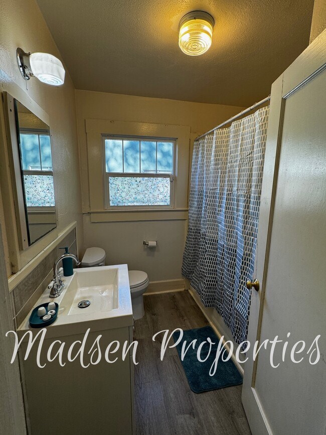 Building Photo - 2350 B St