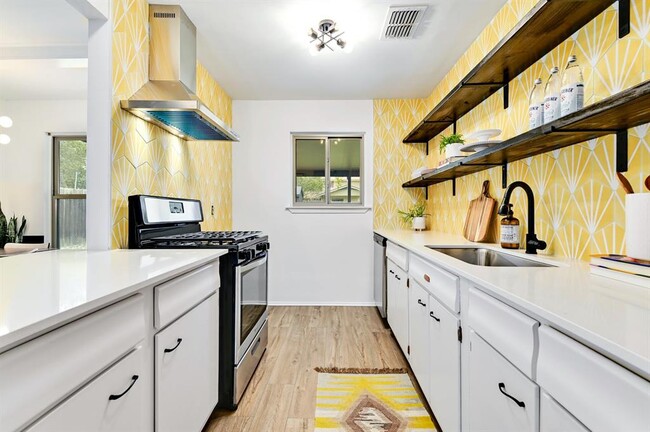 Building Photo - 608 Amesbury Ln