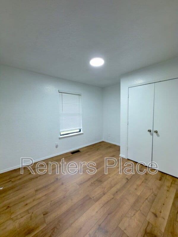 Building Photo - 1907 E 66th Pl