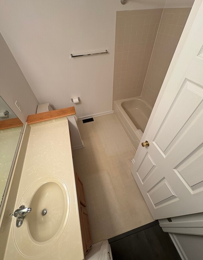 Building Photo - 305 Mt Royal Ave