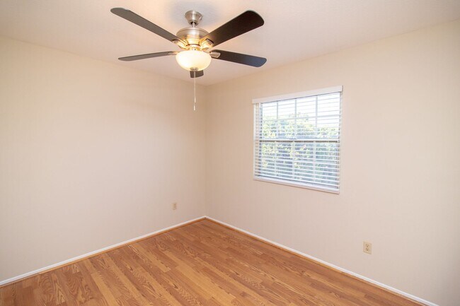 Building Photo - 932 Oak Glen Ln