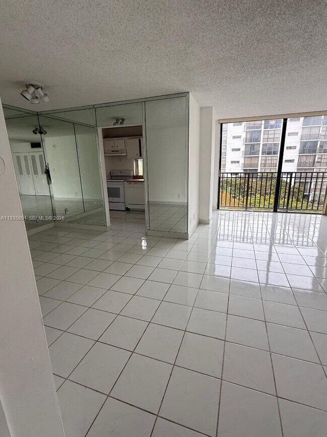 Building Photo - 16909 N Bay Rd