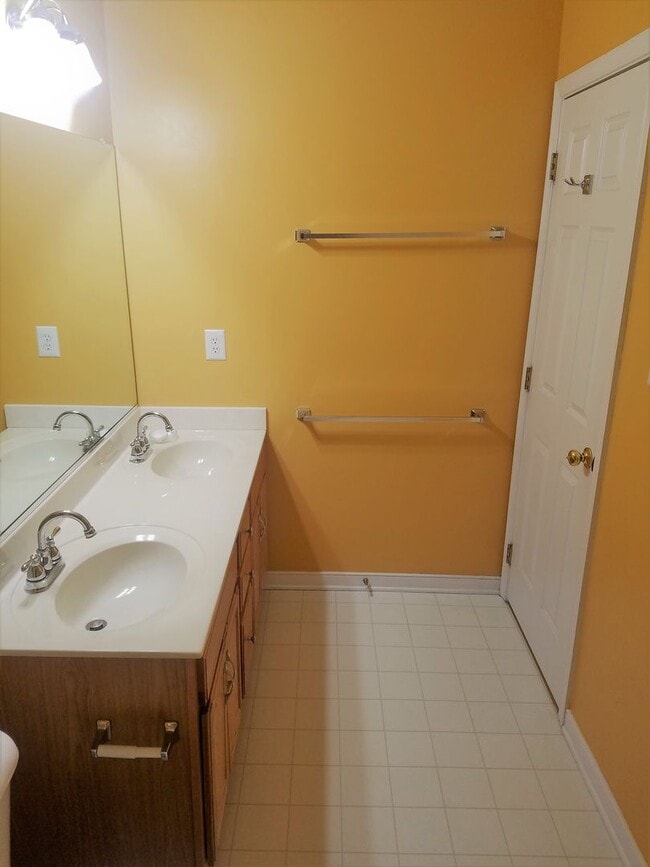 Building Photo - 9113 Stonecreek Club Pl