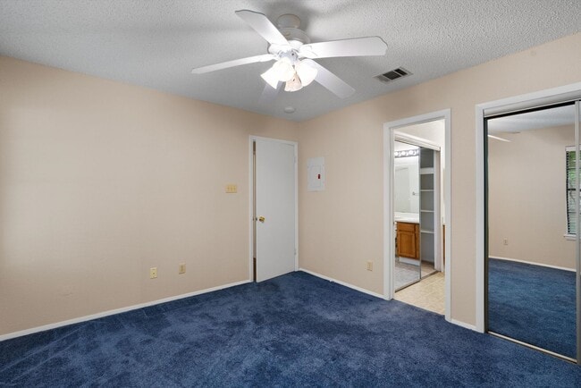 Building Photo - Perfect 3-Bedroom Condo in North Austin for Lease