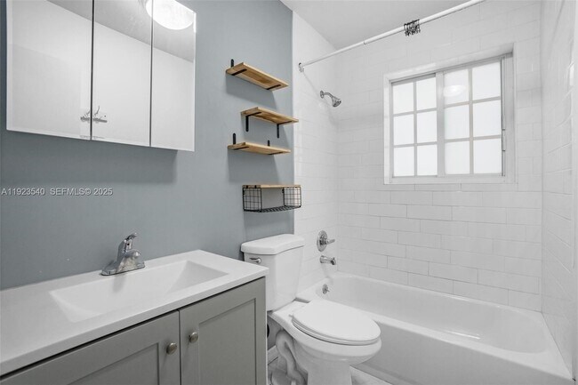 Building Photo - 601 SW 64th Pkwy