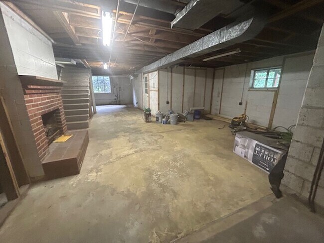 Building Photo - 10 Bevlyn Dr