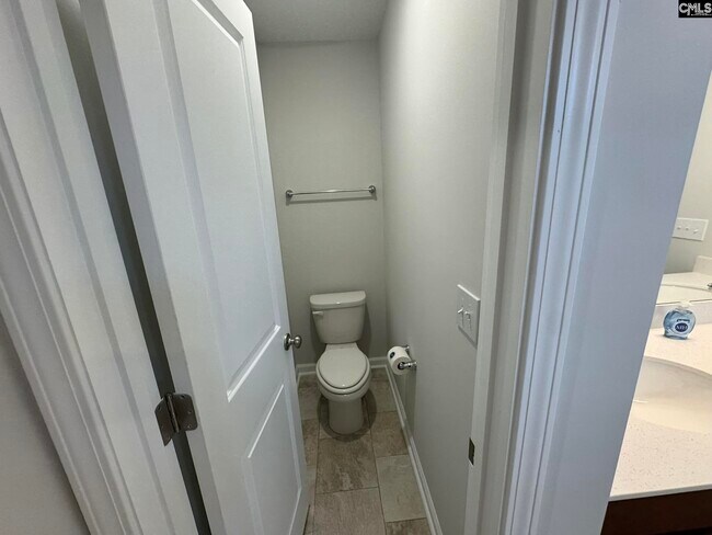 Building Photo - 3042 Hallsdale Dr