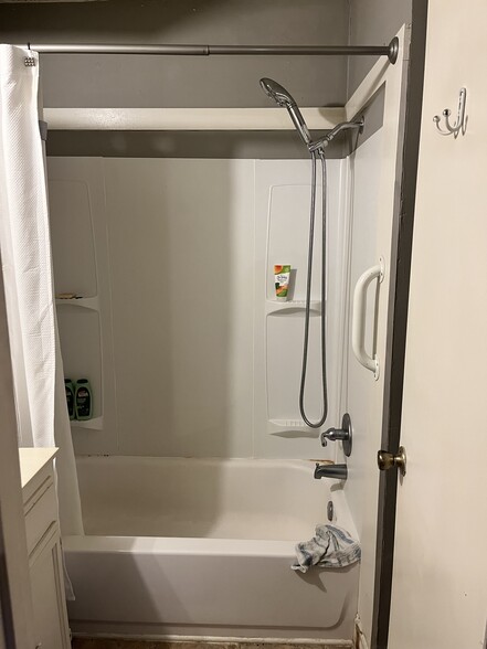 Building Photo - 2315 Vanderbilt Ct