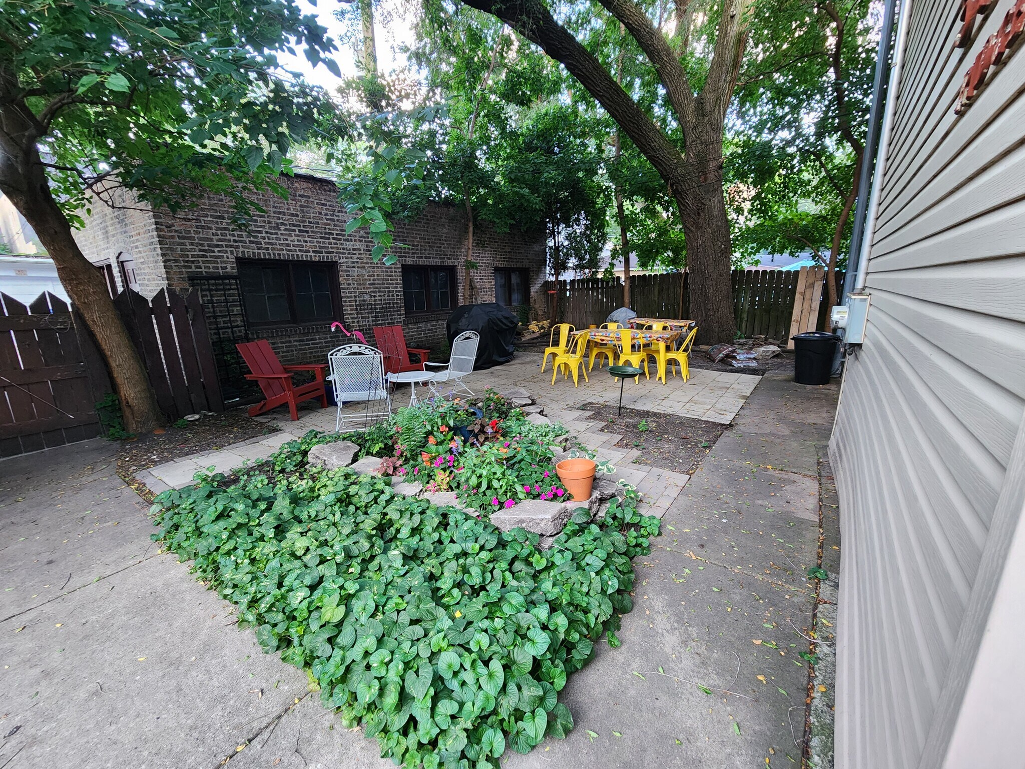 Building Photo - 5729 N Ridge Ave