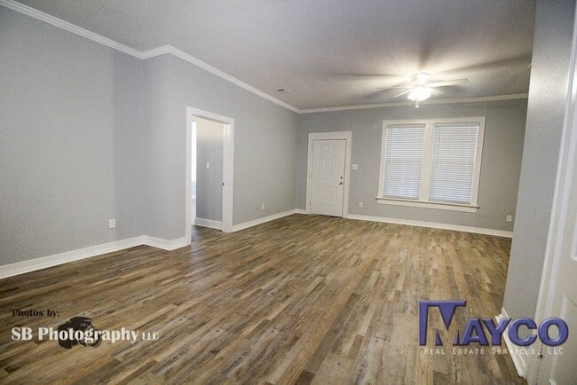 Building Photo - 3 bedroom 2 bath in Highland neighborhood,...