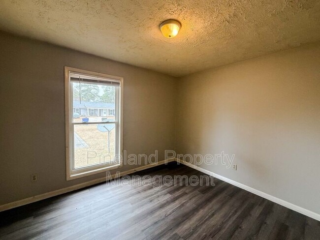 Building Photo - 6453 Rockford Dr