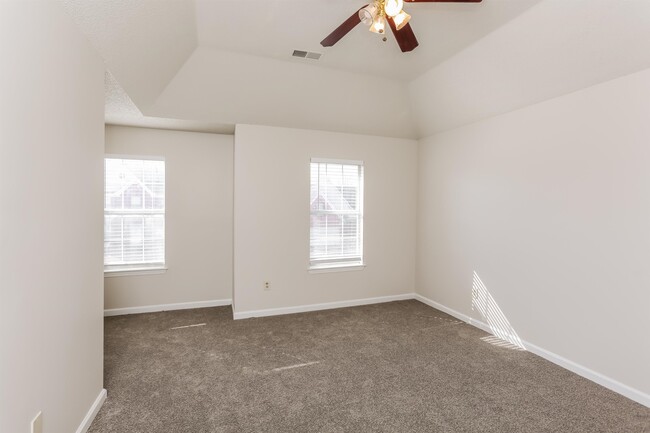 Building Photo - 4490 Cedar Ridge Ln