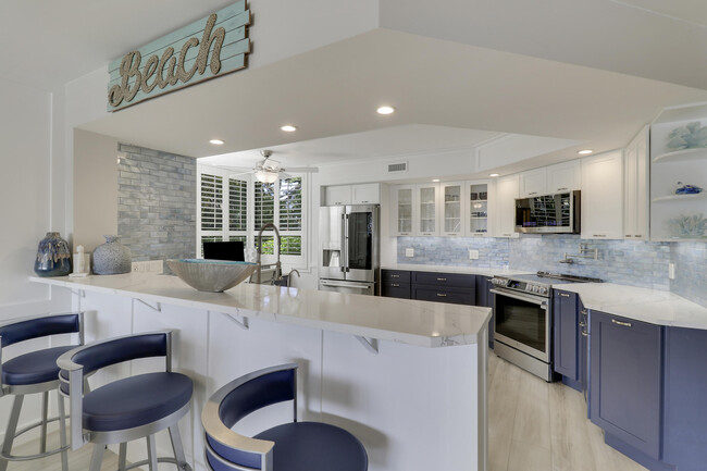 Building Photo - 515 Bay Colony Dr N